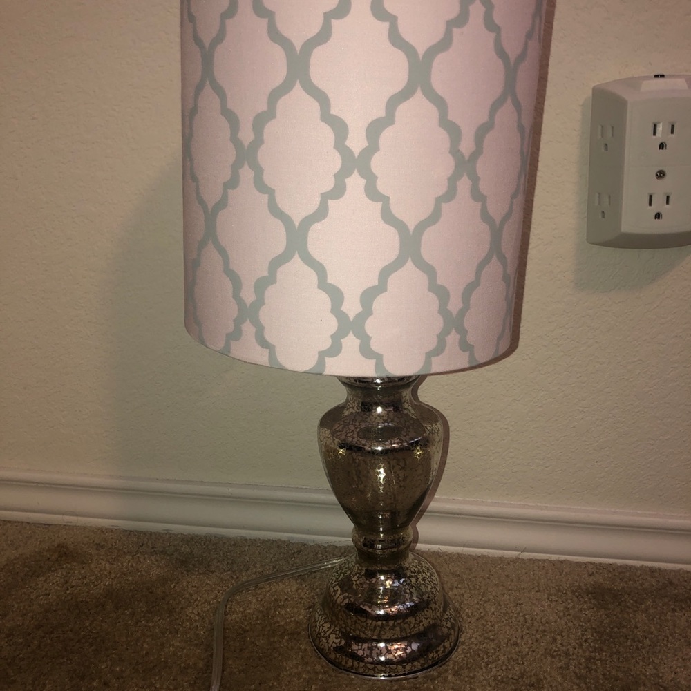 Pink and Grey Lamp ! - Picture 2 of 3